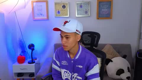 yulian_vasquez online show from November 11, 12:16 pm