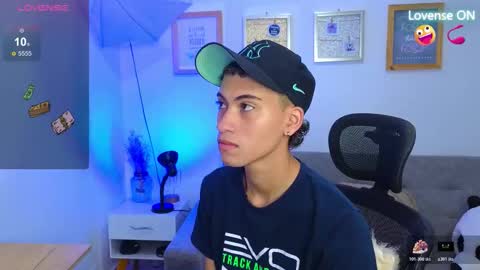 yulian_vasquez online show from November 18, 3:16 pm