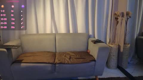 yuliethpetite online show from March 3, 12:00 pm