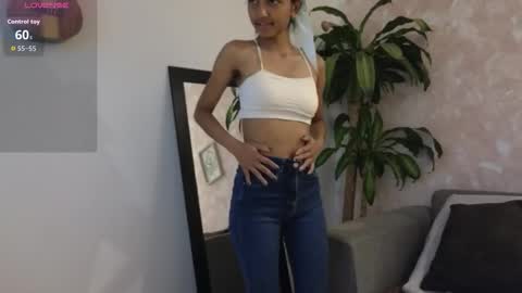 yuliethpetite online show from March 24, 11:15 am
