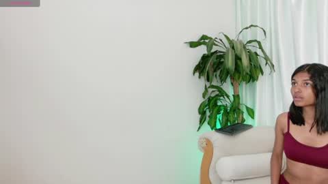 yuliethpetite online show from July 6, 1:52 pm