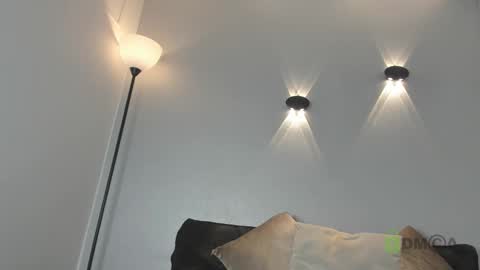 yulievans online show from December 30, 8:04 pm