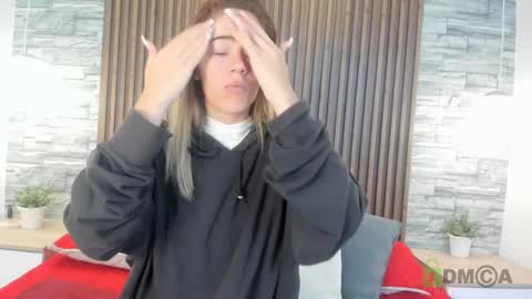 yulievans online show from January 3, 2:08 pm