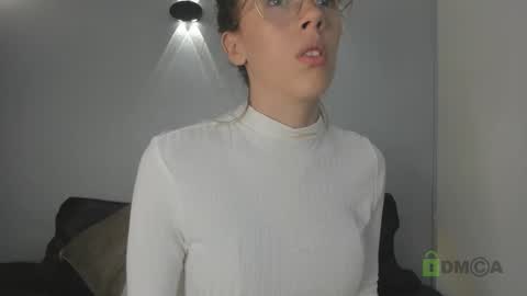 yulievans online show from January 3, 11:23 pm