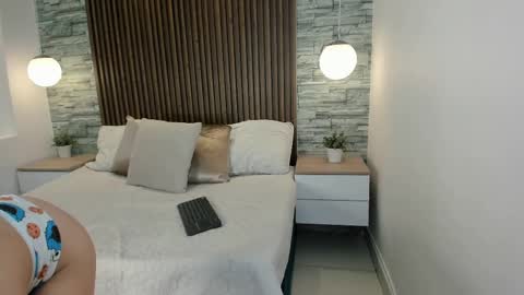 yulievans online show from January 21, 7:17 pm