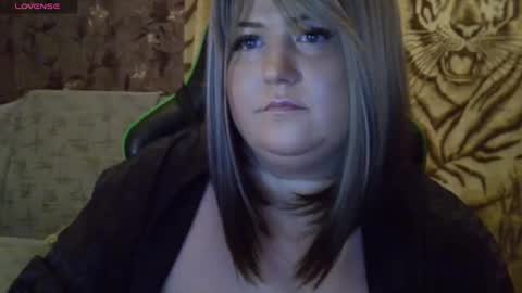 Snapshot of yuliiared chatting on December 4, 8:17 pm yuliiared online show from December 4, 8:17 pm