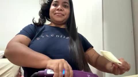 Snapshot of yulissa18 chatting on October 13, 2:33 am Yuli and SaraIndependent model online show from October 13, 2:33 am