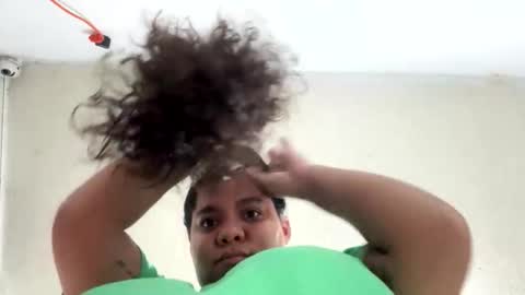 Snapshot of yulissa18 chatting on November 22, 5:06 am Yuli and SaraIndependent model online show from November 22, 5:06 am