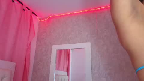 Snapshot of yulissa_girls chatting on July 17, 2:45 pm yulissa_girls online show from July 17, 2:45 pm