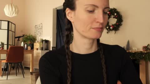 Snapshot of yulladao chatting on December 9, 10:11 am yulla dao online show from December 9, 10:11 am