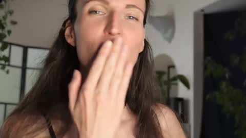 Snapshot of yulladao chatting on October 12, 5:12 pm yulla dao online show from October 12, 5:12 pm