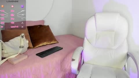 YUMEKO  online show from November 14, 12:15 pm