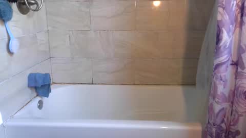 Snapshot of yumiepussyy chatting on June 12, 1:32 pm Payton kelly online show from June 12, 1:32 pm