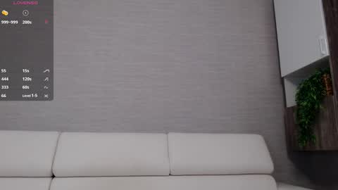 Snapshot of yummy_blonde chatting on November 25, 8:03 am you babe online show from November 25, 8:03 am