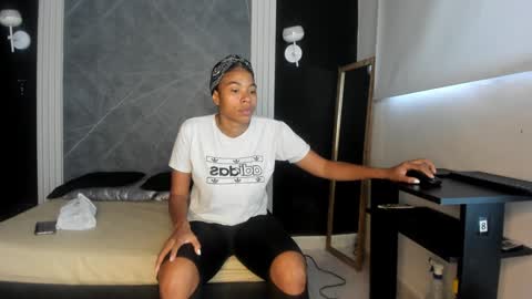 Snapshot of yummyduo chatting on January 19, 11:56 am Yummyduo online show from January 19, 11:56 am