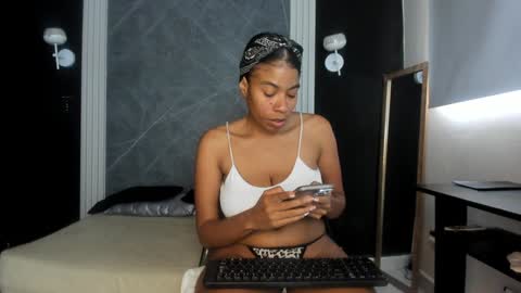 Snapshot of yummyduo chatting on January 19, 2:59 pm Yummyduo online show from January 19, 2:59 pm