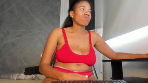 Snapshot of yummyduo chatting on January 28, 6:07 pm Yummyduo online show from January 28, 6:07 pm