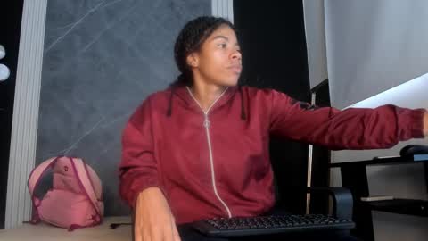 Snapshot of yummyduo chatting on February 17, 11:55 am Yummyduo online show from February 17, 11:55 am