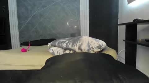 Snapshot of yummyduo chatting on March 11, 6:41 pm Yummyduo online show from March 11, 6:41 pm