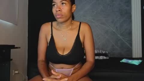 Snapshot of yummyduo chatting on October 8, 2:14 pm Yummyduo online show from October 8, 2:14 pm