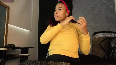 Snapshot of yummyduo chatting on October 23, 12:04 pm Yummyduo online show from October 23, 12:04 pm