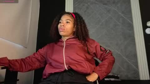 Snapshot of yummyduo chatting on November 18, 11:58 am Yummyduo online show from November 18, 11:58 am