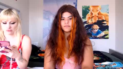 Snapshot of yummyswirl_2963 chatting on November 24, 9:36 pm Milky wayyy online show from November 24, 9:36 pm