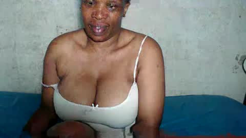 yummytittsxx online show from December 29, 8:37 pm