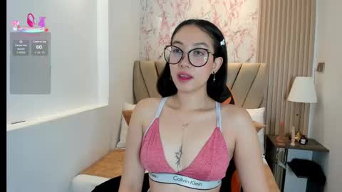 Snapshot of yuna__min chatting on October 2, 1:51 pm Yuna  online show from October 2, 1:51 pm