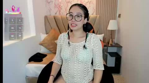 Snapshot of yuna__min chatting on October 4, 12:03 pm Yuna  online show from October 4, 12:03 pm