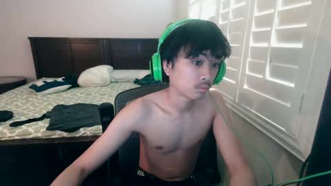 Snapshot of yungasianboyy2007 chatting on April 14, 7:53 pm yungasianboyy2007 online show from April 14, 7:53 pm