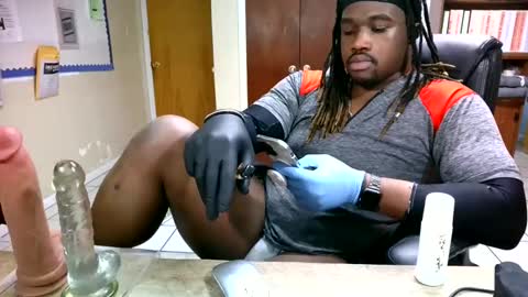 Snapshot of yungbbcbro chatting on March 2, 5:23 am Octavian online show from March 2, 5:23 am