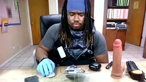 Snapshot of yungbbcbro chatting on March 9, 5:22 am Octavian online show from March 9, 5:22 am