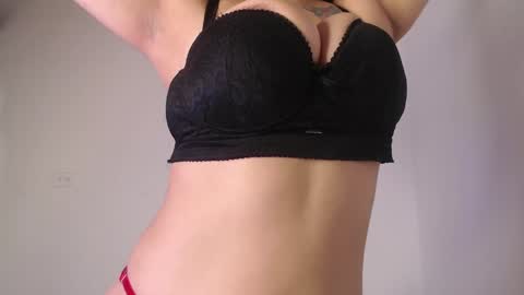 Snapshot of yungelitamor_ chatting on January 21, 10:41 am ELITA online show from January 21, 10:41 am