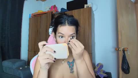 Snapshot of yungelitamor_ chatting on July 15, 5:02 am ELITA online show from July 15, 5:02 am