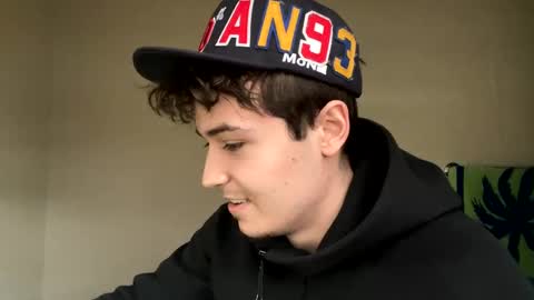 yungstudbev online show from February 11, 8:31 pm