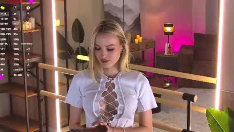 Tessa online show from July 2, 6:25 pm