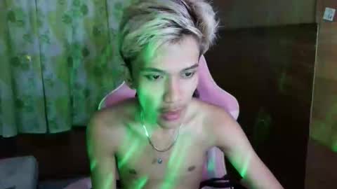 yunoxoxo online show from May 13, 10:56 am