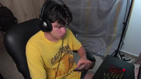 yurii_moody online show from December 11, 2:41 am