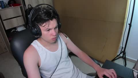 yurii_moody online show from December 23, 1:40 am