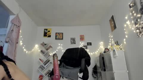 paola online show from December 10, 8:05 pm