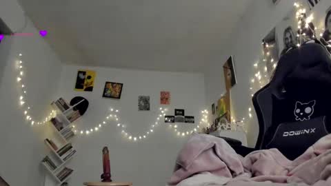 paola online show from March 9, 1:04 am