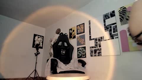 paola online show from November 12, 8:52 pm