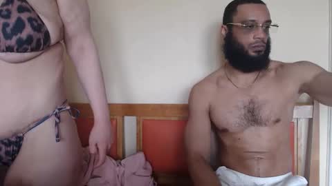 yusraxdamian online show from May 2, 11:48 am