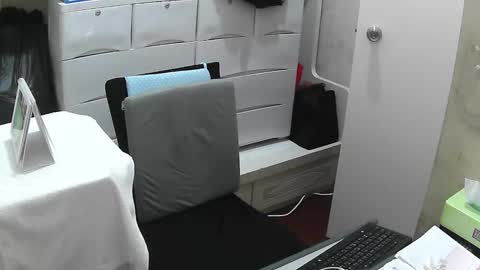 Snapshot of yuwcoli chatting on February 2, 6:58 am Slip online show from February 2, 6:58 am