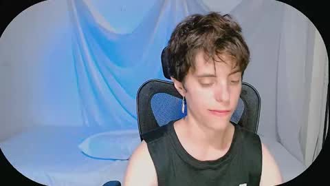 Snapshot of yuyito15 chatting on January 8, 2:25 am Yuyu online show from January 8, 2:25 am