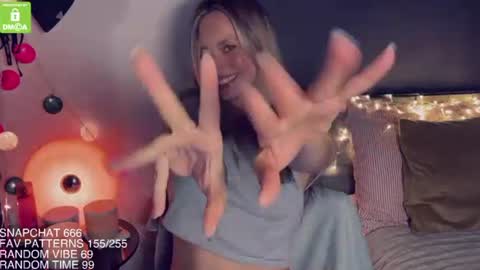 The Queen Bitch of the United Kingdom online show from August 5, 5:43 am