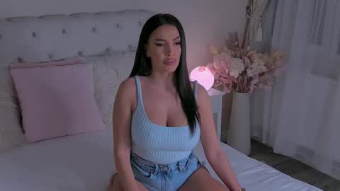 Laura online show from December 2, 5:02 am