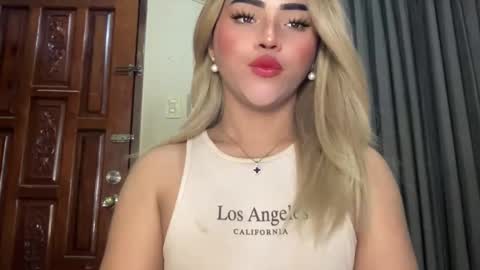 Snapshot of yvonne_guidotti chatting on March 11, 6:19 pm Miss Cali online show from March 11, 6:19 pm