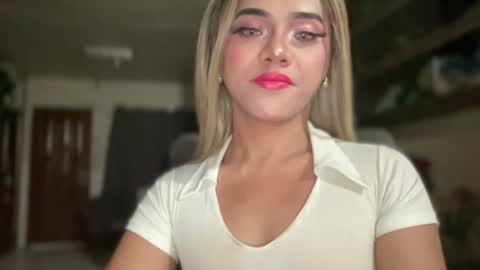 Snapshot of yvonne_guidotti chatting on June 18, 7:29 pm Miss Cali online show from June 18, 7:29 pm